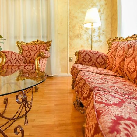 The Museum - Wonderful Super Central Apartment Bukarest Kültér fotó