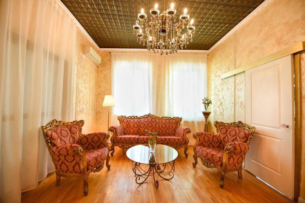The Museum - Wonderful Super Central Apartment Bukarest Kültér fotó