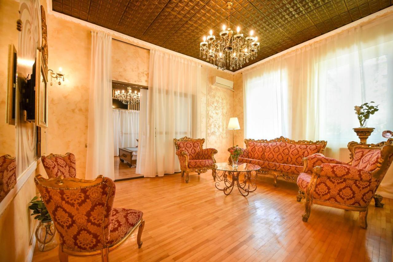 The Museum - Wonderful Super Central Apartment Bukarest Kültér fotó